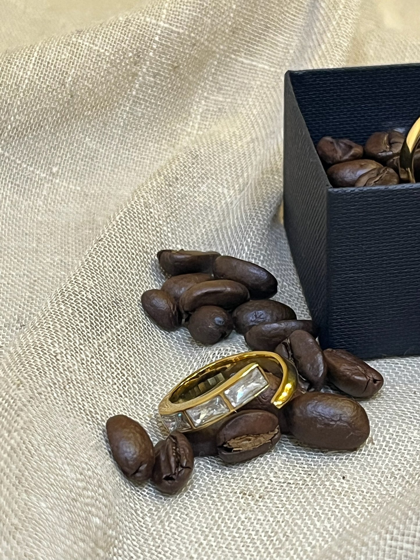 Anna ring white stone