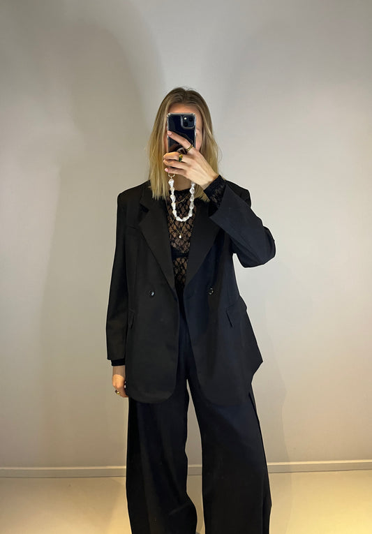 Ona oversized blazer
