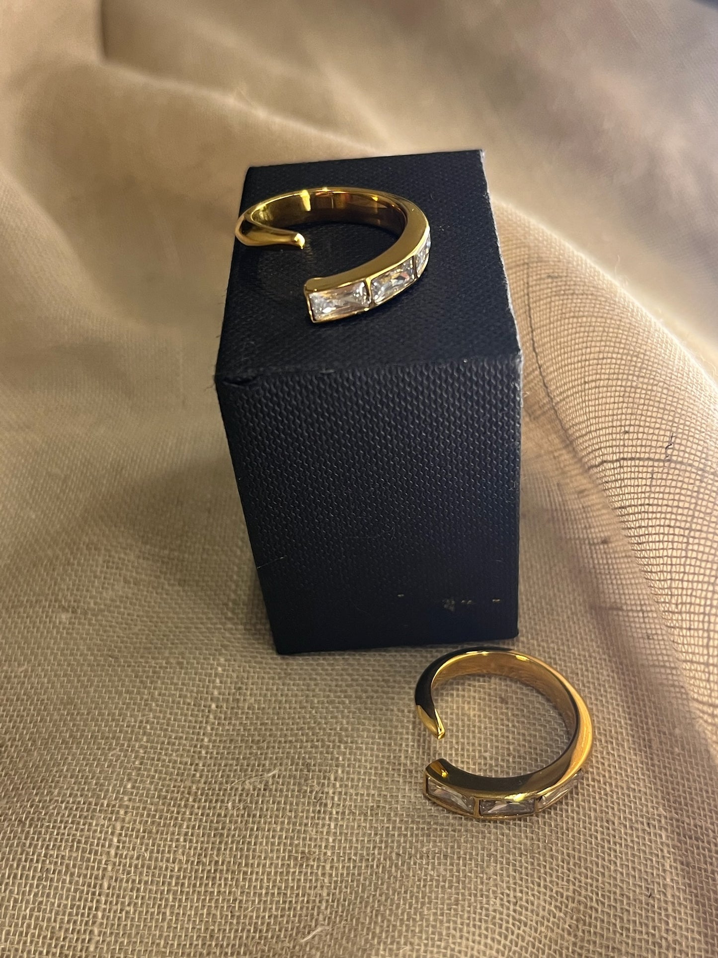 Anna ring white stone